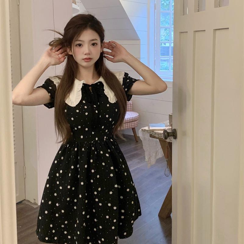 初戀系黑色小個子娃娃領碎花連衣裙女夏季甜美辣妹法式顯瘦公主裙