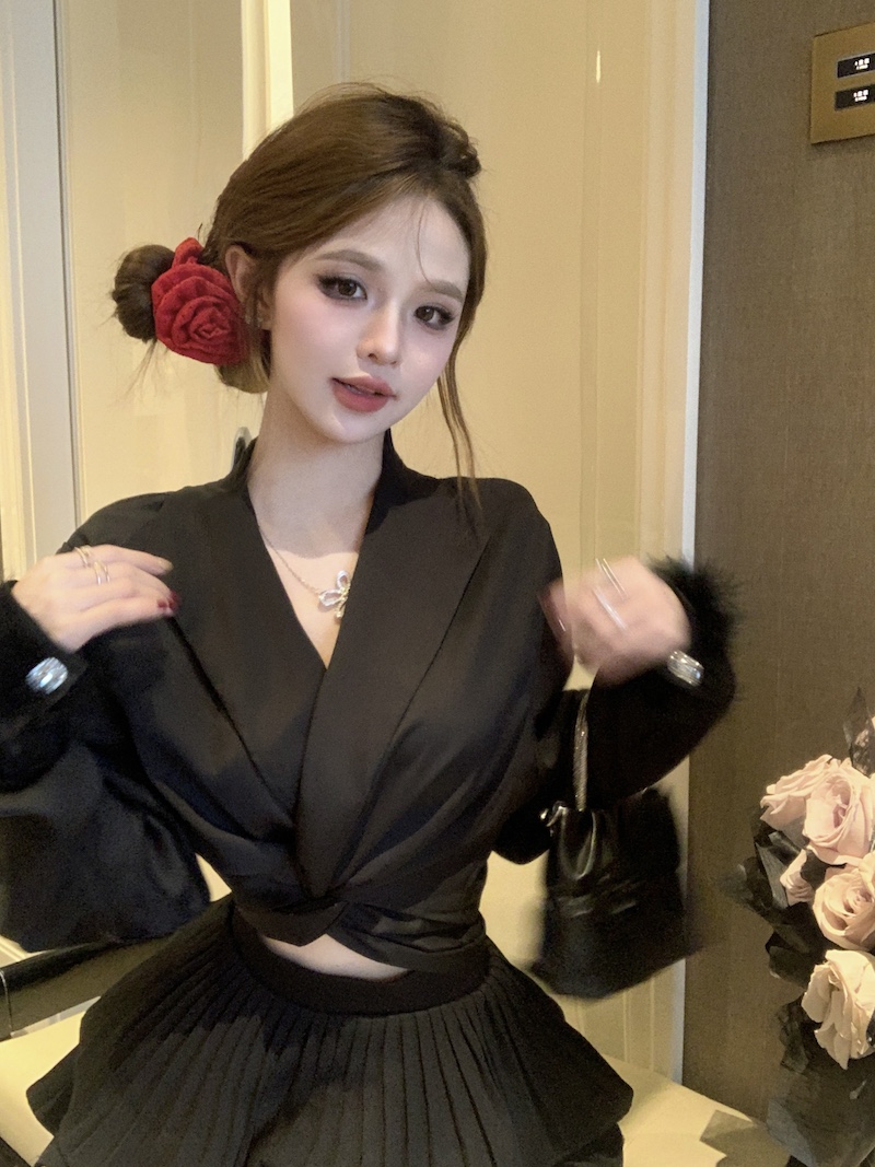 實拍 高級感v領襯衫女春設計感小眾性感辣妹小心機短款露臍上衣