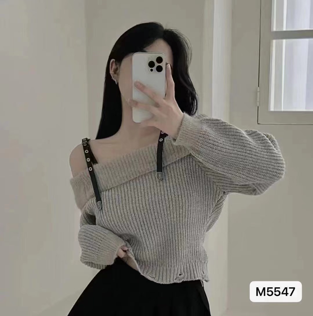 新款韓版高級感露肩皮帶扣毛絨百搭長袖上衣女