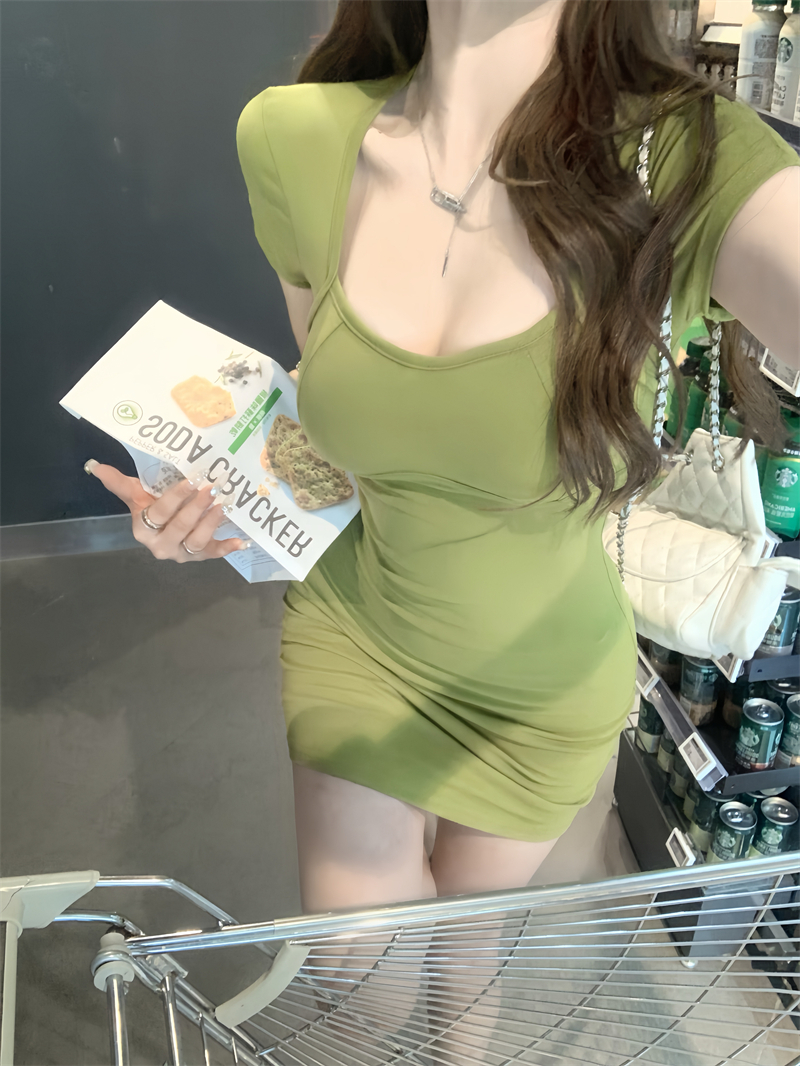 Design hot girl slimming, tight and sexy hip skirt summer new pure desire big U-neck breast-showing dress