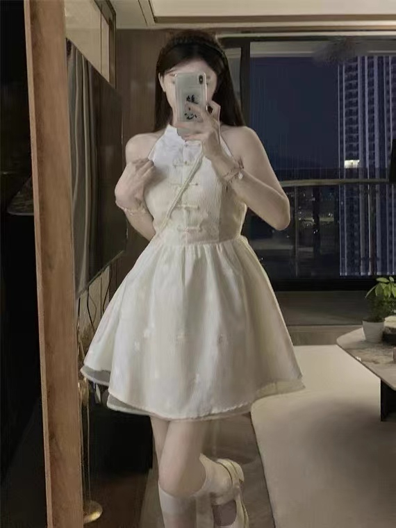 純欲風新中式改良旗袍無袖掛脖連衣裙女設計小眾a字小個字蓬蓬裙
