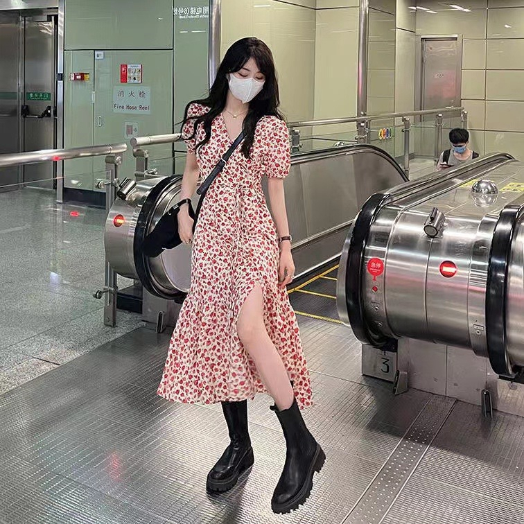 法式甜美V領碎花連衣裙夏季新款女裝修身顯瘦小個子氣質裙子