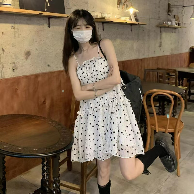 法式溫柔吊帶連衣裙女春裝2024新款小個子碎花蓬蓬套裝裙子夏