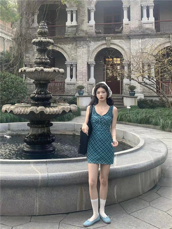 Real shot of American sexy hottie's deep V slim waist elastic green plaid holiday dress with fungus