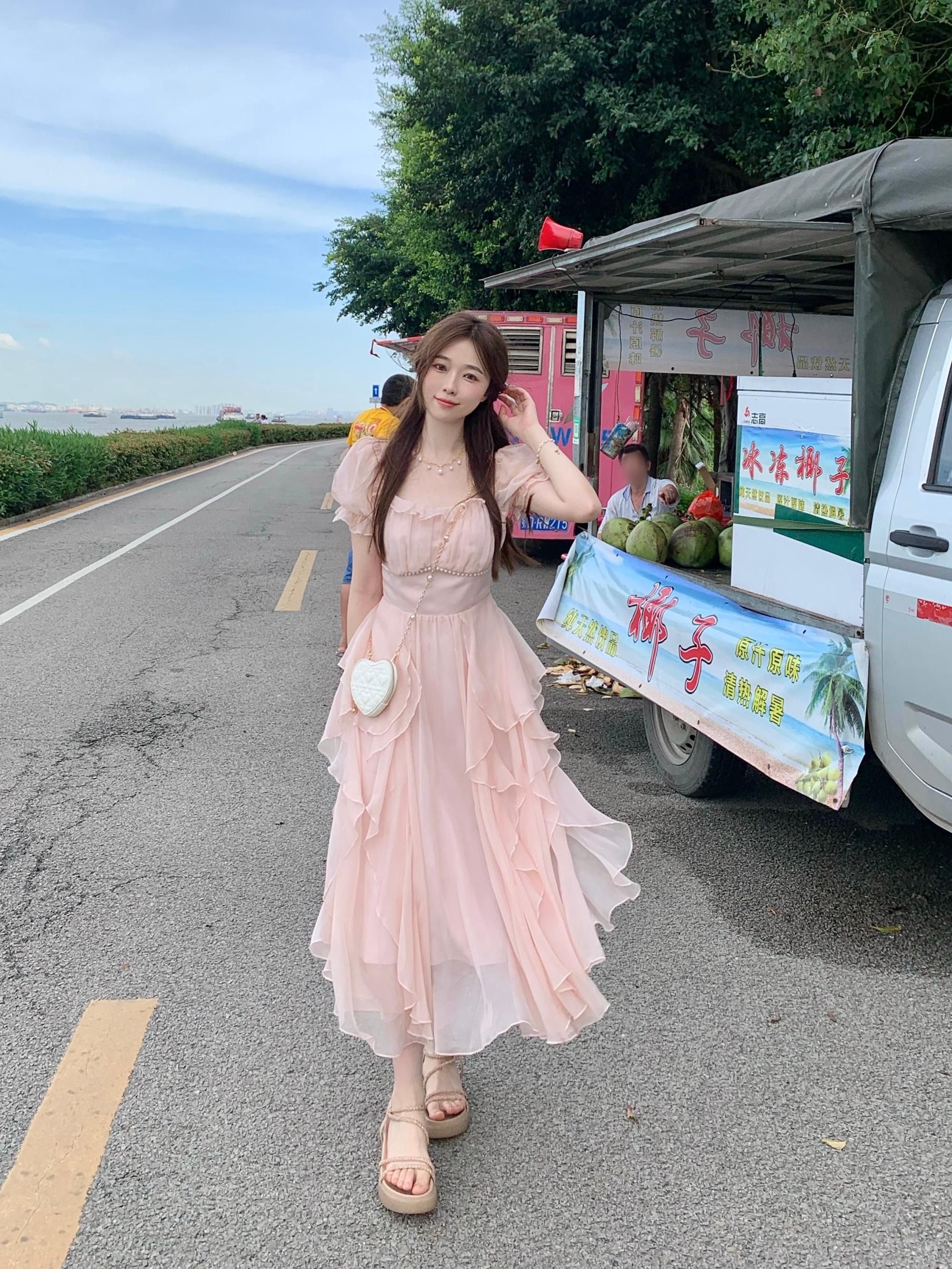 法式方領甜美溫柔仙女風連衣裙女夏季新款女裝收腰顯瘦中長款裙子