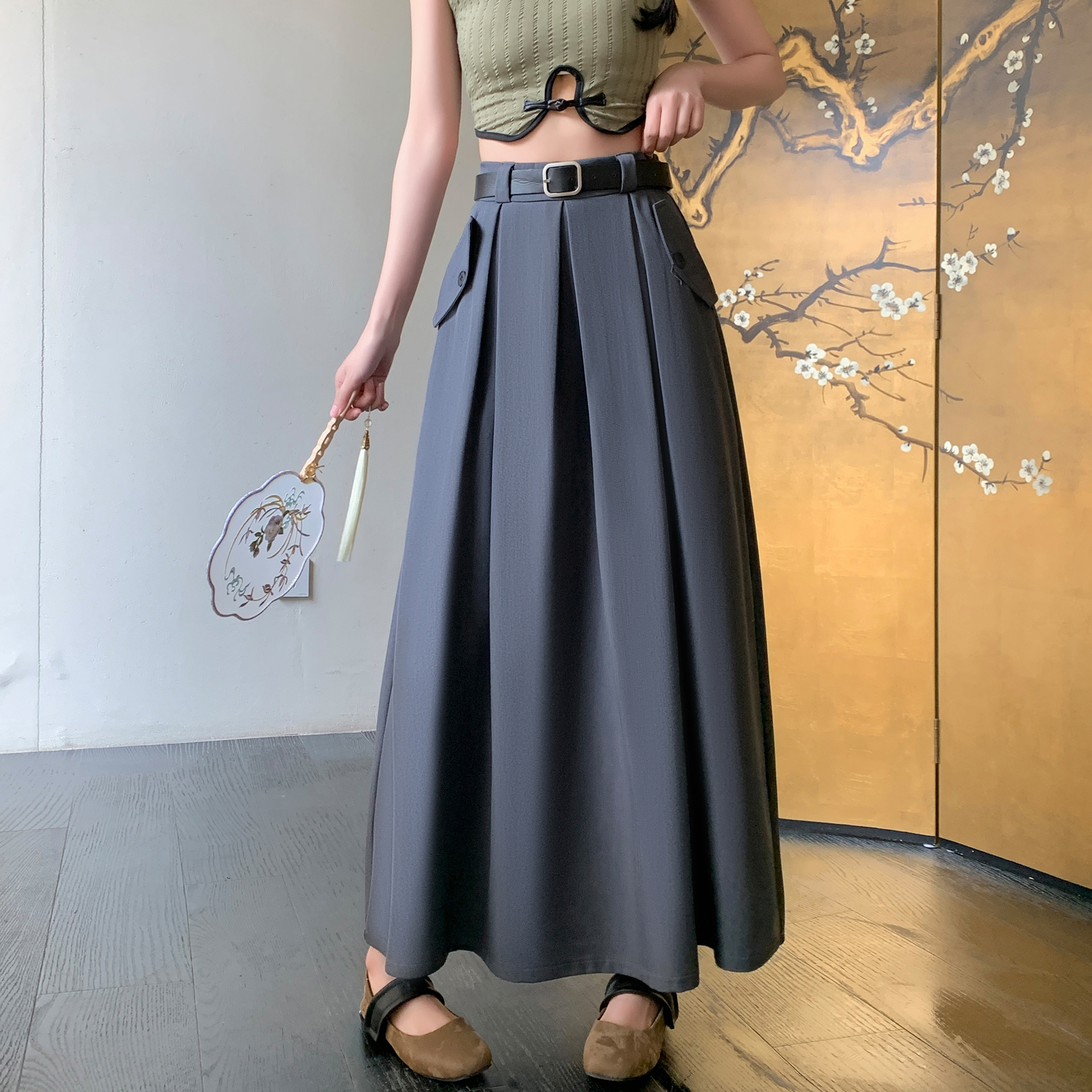 240017 Real shot of gray pleated skirt for women, high-waisted slimming A-line half-length skirt with large swing suit umbrella skirt