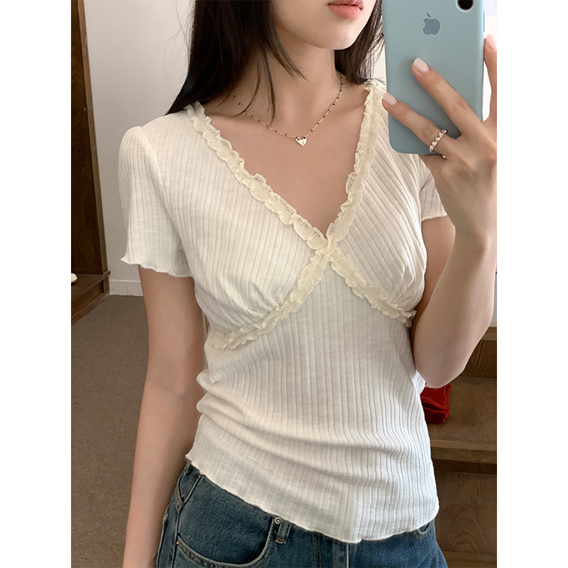 Actual shot of chic design lace V-neck short-sleeved T-shirt for women in spring and summer pure desire slim short top for women