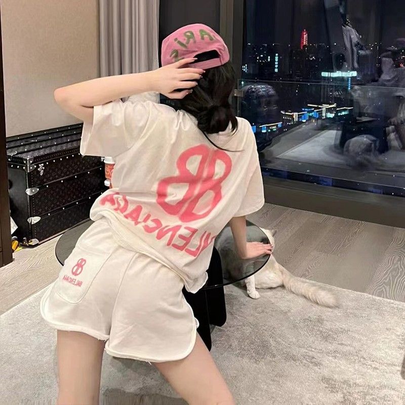 網紅2024炸街套裝女夏季小個子輕熟休閒風潮牌T恤搭配短褲兩件套