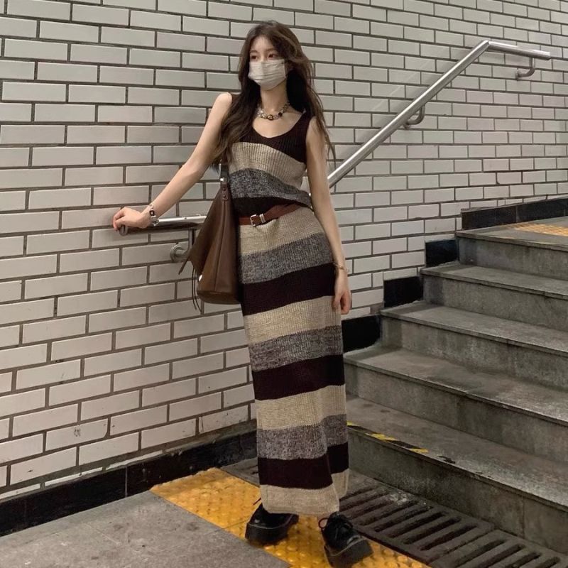 針織條紋吊帶連衣裙子早春美拉德穿搭內搭長裙女裝春季新款2024年