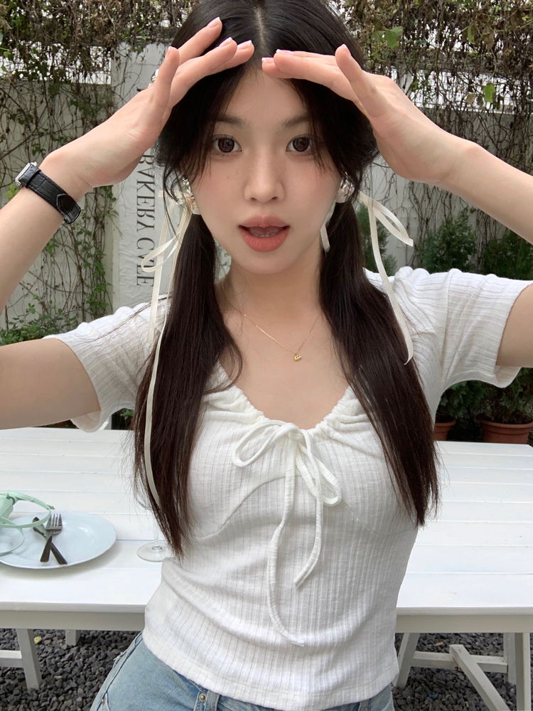 Real shot of white short-sleeved pure lust style niche bottoming shirt for women with sweet and spicy T-shirt short style inner slim fit top