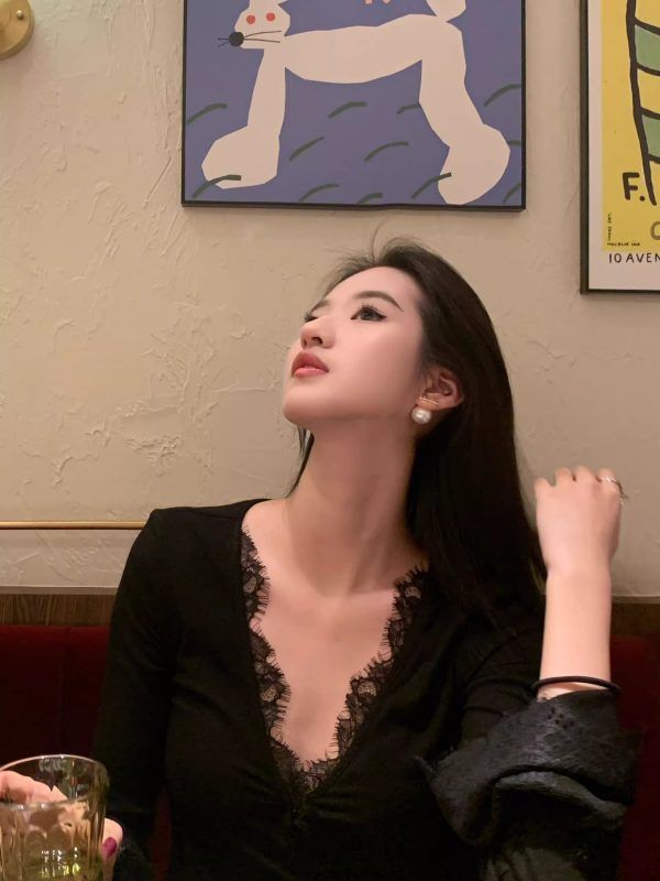 法式黑色v領拼接蕾絲針織衫女秋冬高級感內搭打底衫氣質毛衣上衣
