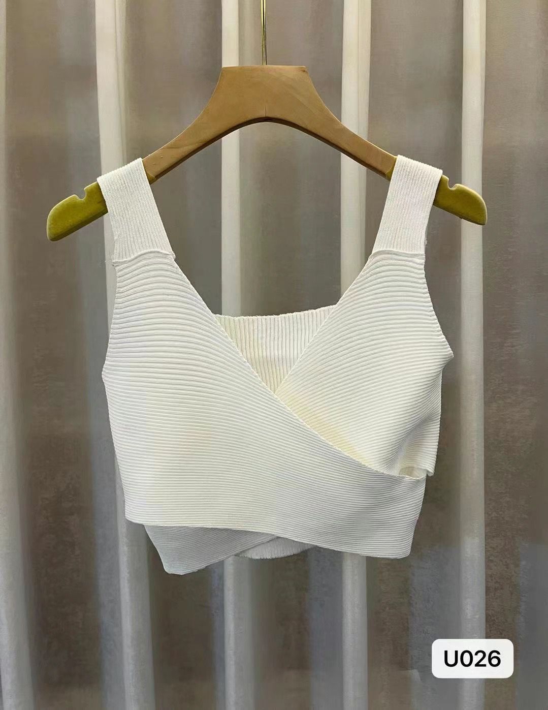 French cross v-neck chic small camisole women's summer 2024 new outer wear bottoming shirt hot girl top