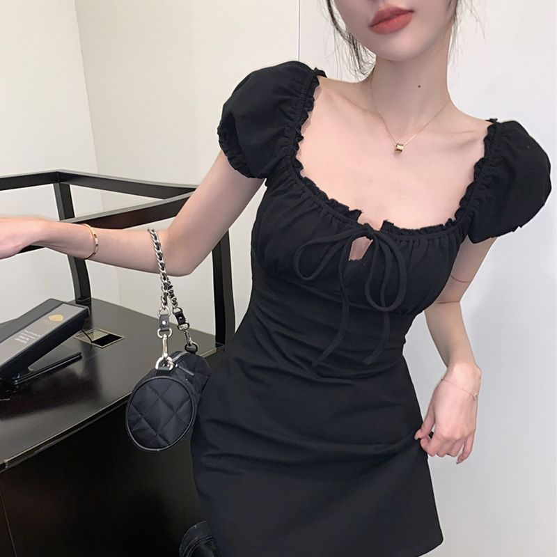 法式方領黑色短袖連衣裙女夏季木耳邊收腰a字短裙氣質修身包臀裙