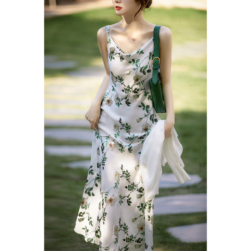 QZK592339ML 品質醋酸/度假女神 中長款薔薇提花吊帶連衣裙