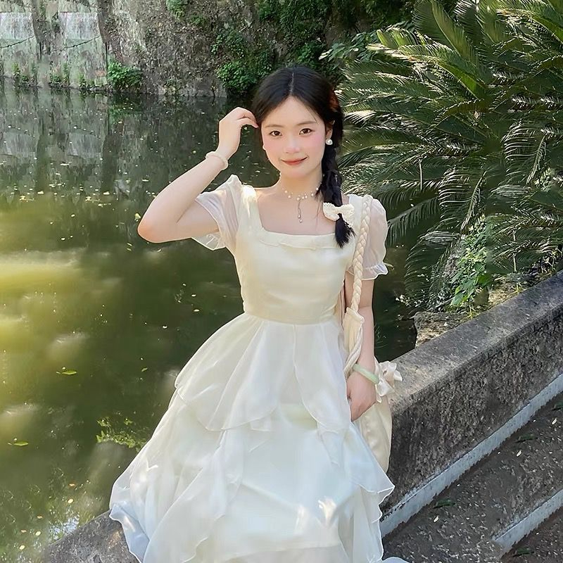 方領泡泡袖茶歇法式初戀連衣裙女夏季2024年新款復古溫柔收腰長裙