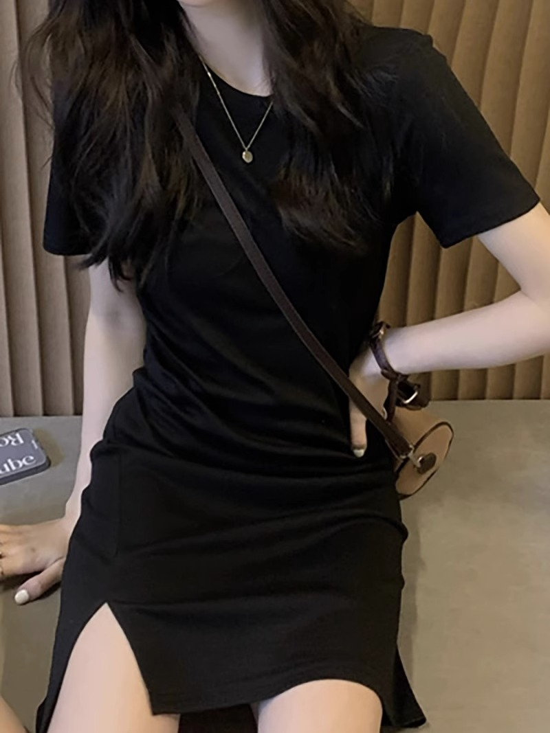 赫本風黑色t恤連衣裙女2024新款夏季小個子開叉辣妹包臀後媽短裙