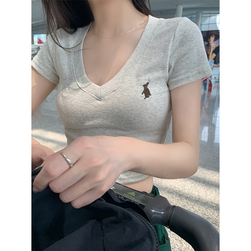 Real shot of simple rabbit embroidered v-neck short T-shirt for women 2024 summer new Korean version slimming bottoming shirt