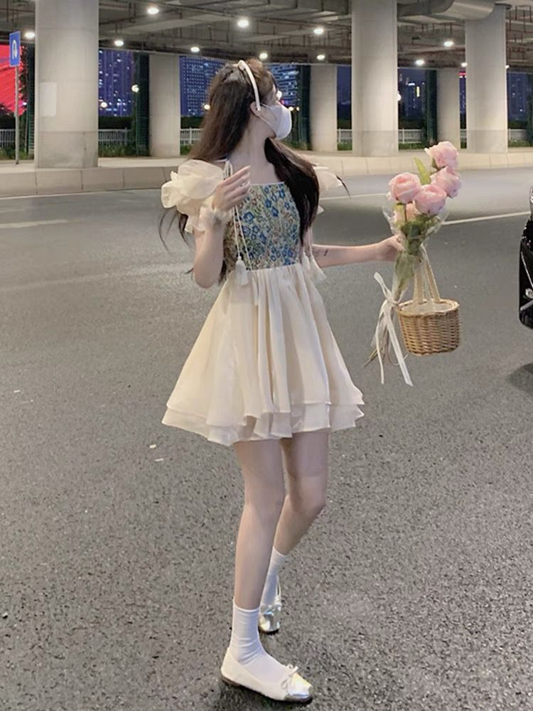碎花高級感連衣裙夏季新款法式氣質收腰修身蕾絲泡泡袖a字中國風