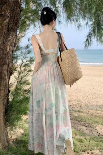 油画少女感吊带裙女小众设计感印花大裙摆方领气质连衣裙海边度假