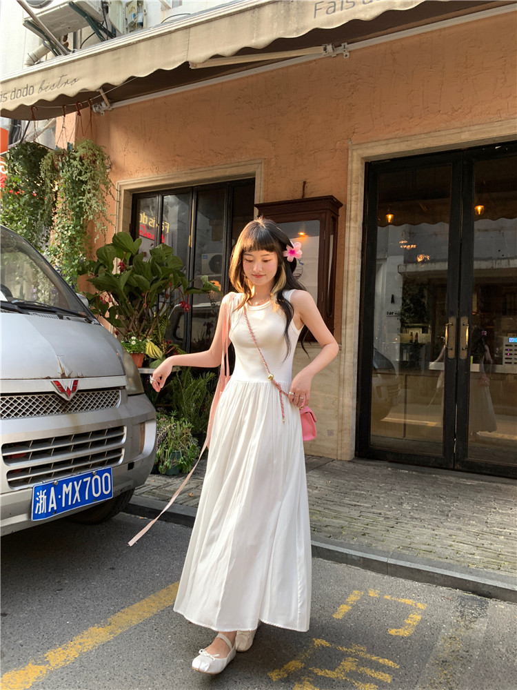 Real shot of hollow knitted vest dress for women, summer design, niche slimming and slimming skirt