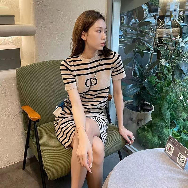 天貓質量港味復古chic裙子法式橫條紋冰絲針織短袖連衣裙女夏