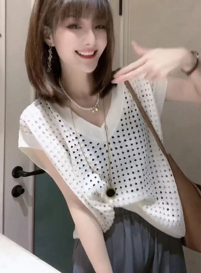 European Hollow Vest Knitted Sweater Women's Summer 2024 New V-neck Design Niche Internet Celebrity Thin Versatile Top