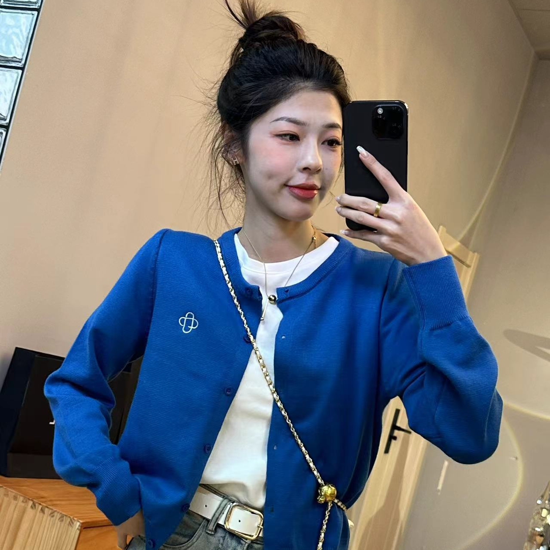 顯白寶藍色短款針織開衫女韓系溫柔刺繡小個子顯瘦圓領毛衣秋外套