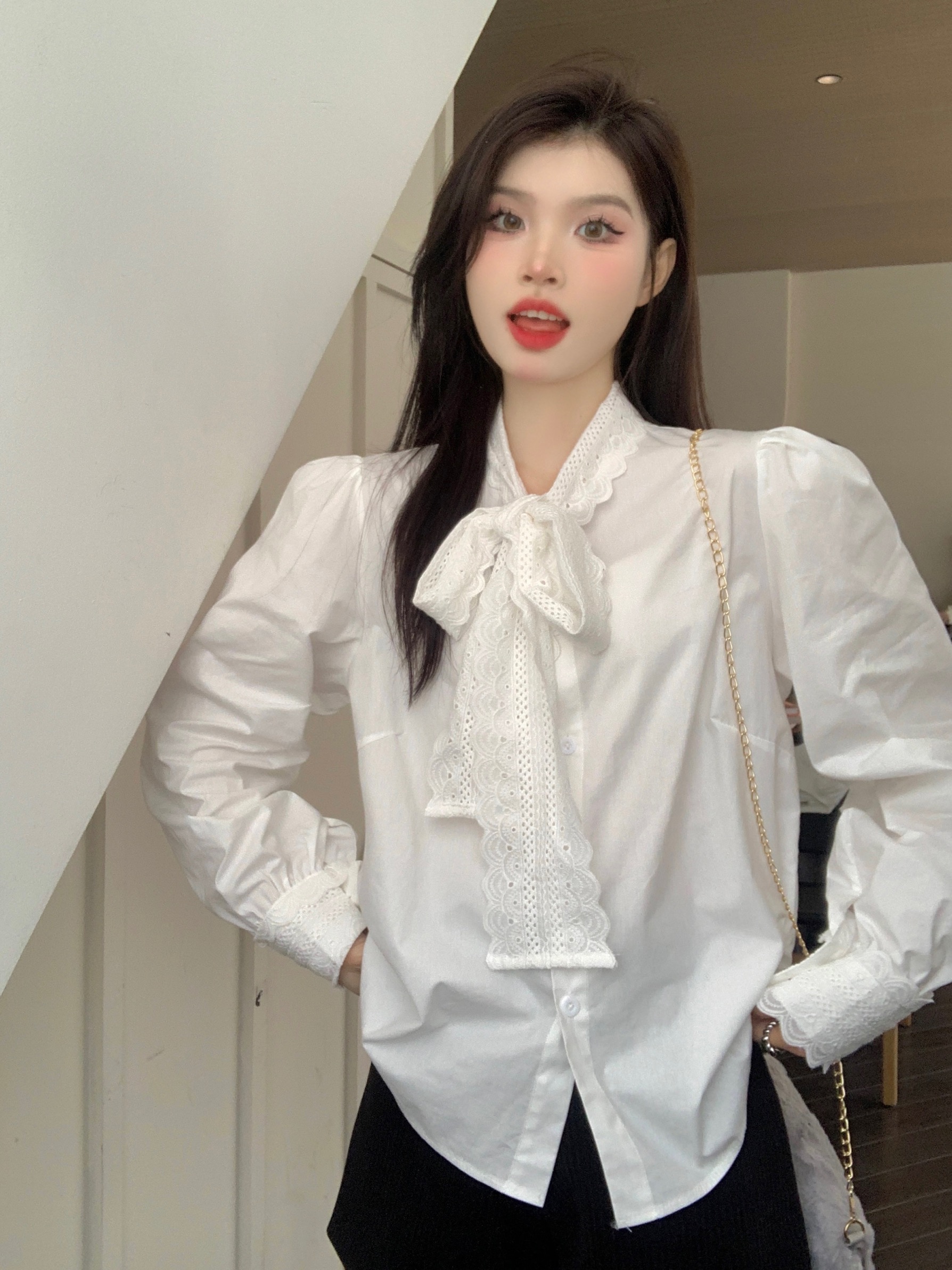 實拍  春秋韓chic簡約花邊領蝴蝶結白襯衫+黑色短褲套裝