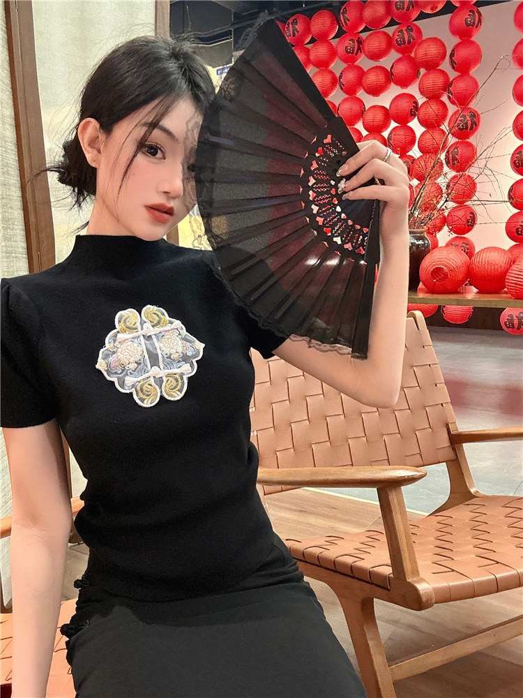 Actual shot of new Chinese style knitted sweater for women, slim fit, embroidered disc buckle, versatile sweater top
