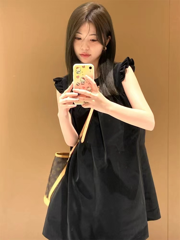 茶歇法式飛飛袖黑色連衣裙子女夏季2024新款高級感無袖背帶小黑裙