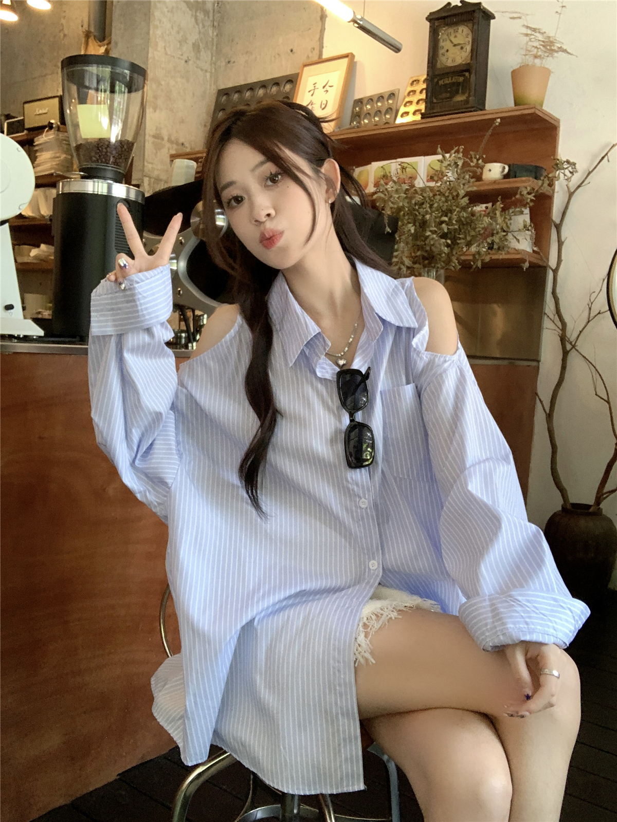 實拍條紋露肩設計感襯衫女中長款寬鬆襯衣秋季百搭顯瘦上衣潮