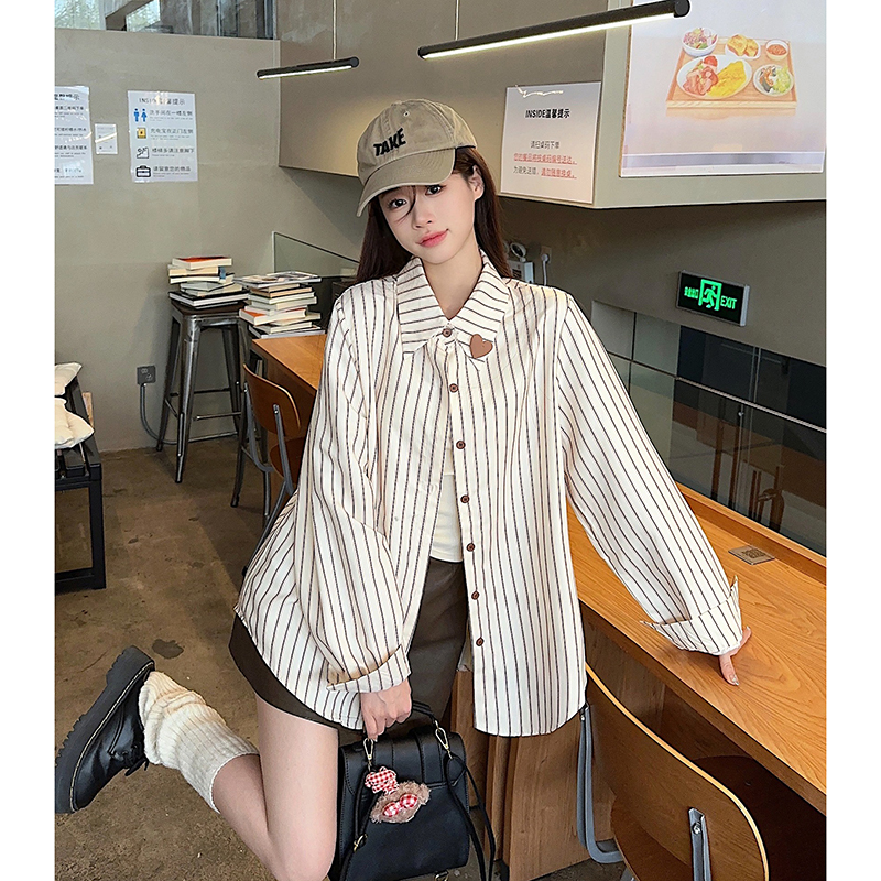 實拍  設計感愛心polo領襯衫女春季條紋寬鬆高級感上衣
