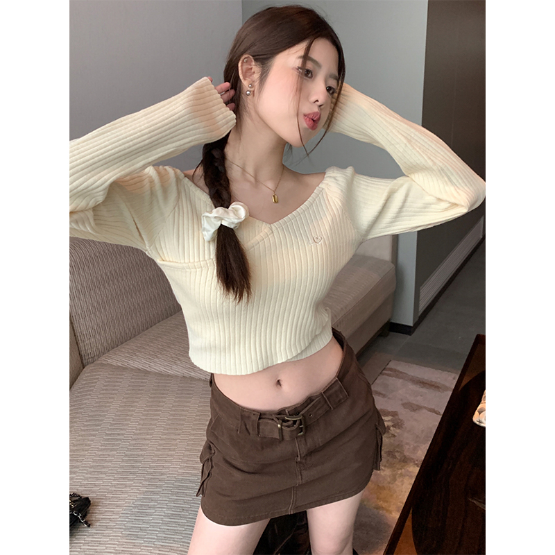 Real shot of niche solid color embroidered cross v-neck sweater 2024 new one-shoulder two-wear chic chic top