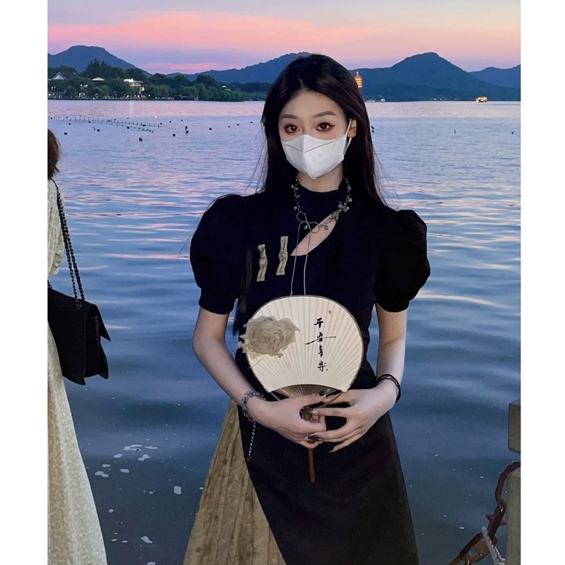 新中式假兩件撞色連衣裙女春季2024新款氣質氛圍感設計款中長裙子