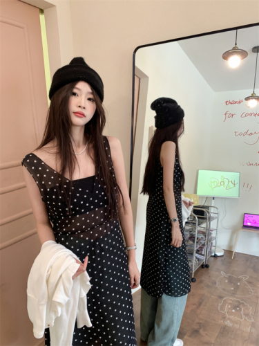 Real shot of ins style sweet chiffon polka dot dress with large V-neck and blouse skirt