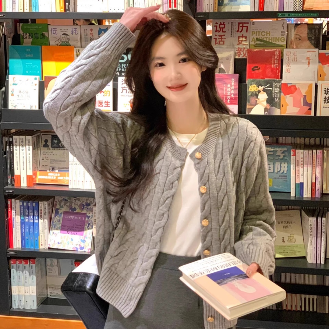 灰色短款圓領麻花毛衣女早春新款軟糯慵懶風寬鬆學生針織開衫外套