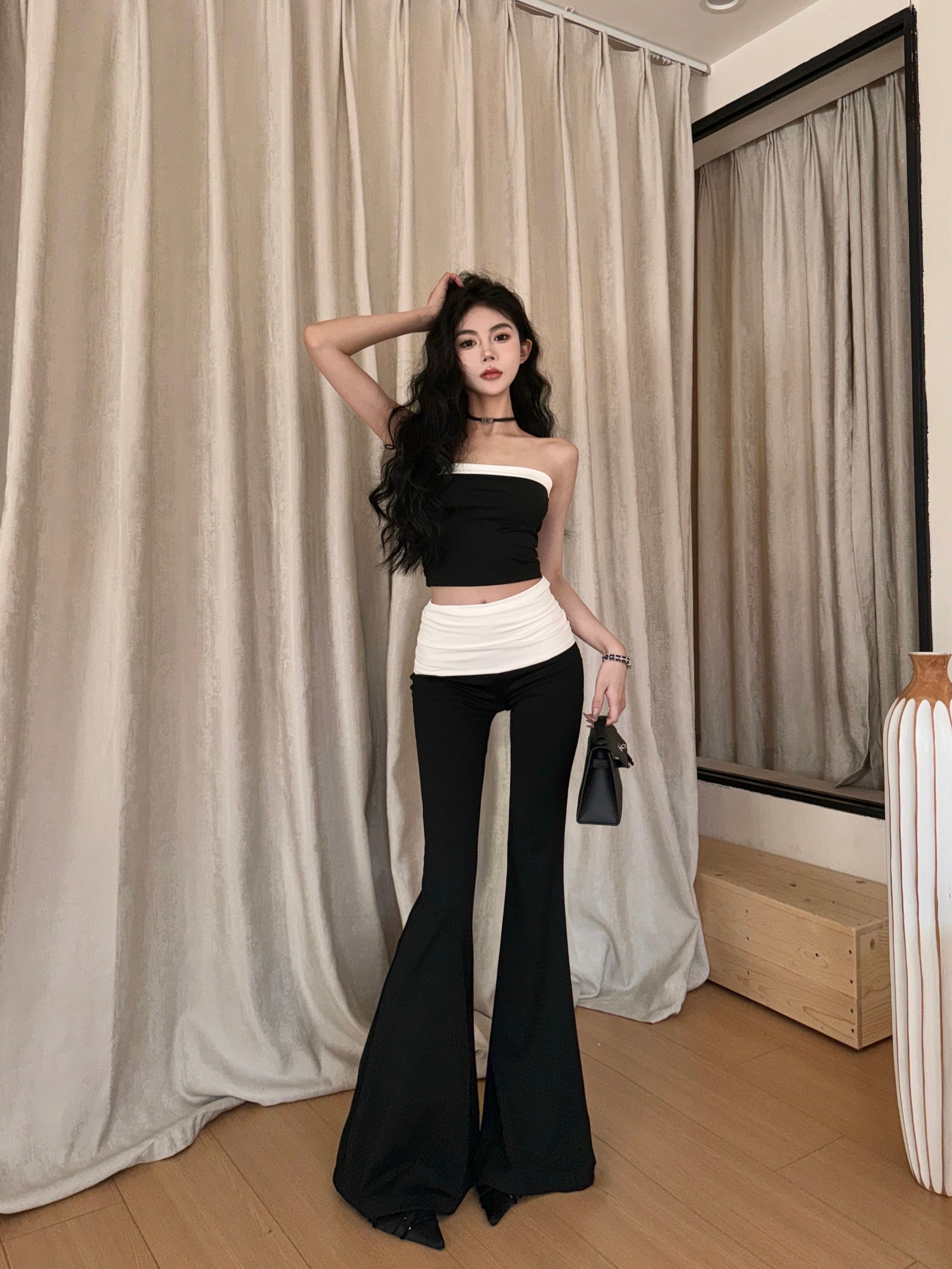 Real shot of American-style black stitching micro-horn yoga elastic slimming trousers and tube top two-piece set