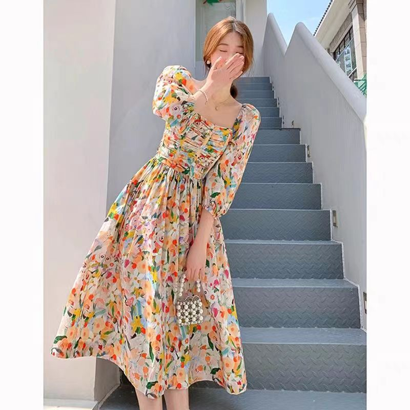 法式赫本風高級感氣質洋氣復古別致漂亮碎花泡泡袖連衣裙子女夏季
