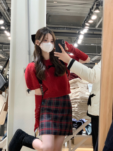 Zhenzhenjia high-end red sweater for women 2024 new style unique and chic short knitted top with niche design
