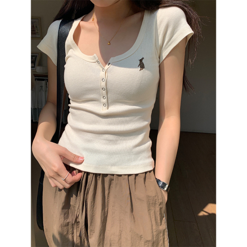 Real shot of summer slim-fit hot girl petite right-shoulder short-sleeved T-shirt female design niche half-open collar embroidered top