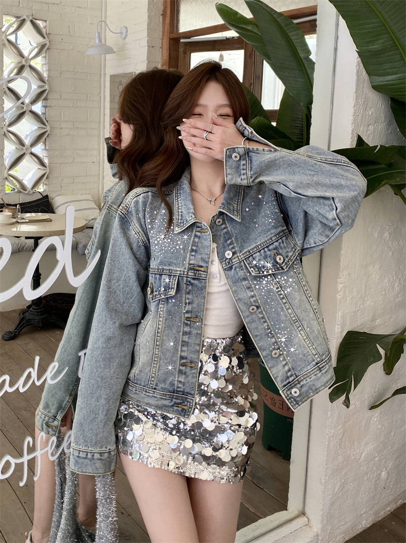 Real shot ~ 2024 spring Korean version of fashion heavy industry hot diamond short denim jacket high-end loose slimming top for women