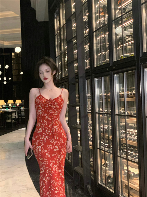 Real shot of French style retro red floral waistline suspender dress