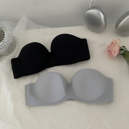 Real shot of strapless beautiful back bra, seamless small breast push-up, non-slip invisible bra