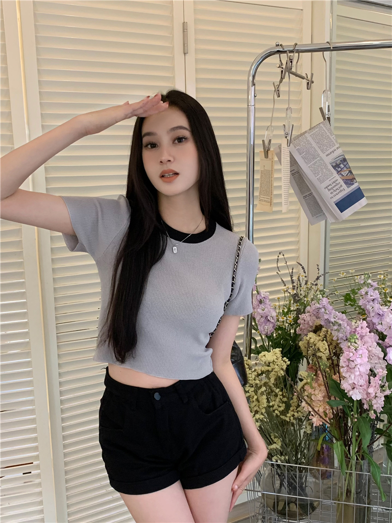 Actual shot of Korean style simple slim fit and contrasting color round neck versatile short-sleeved knitted T-shirt crop top