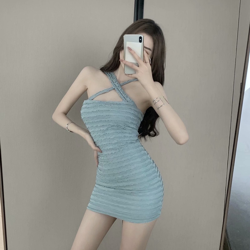 性感吊帶連衣裙女夏季新款交叉掛脖修身褶皺包臀裙短裙子