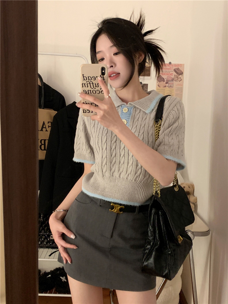 Actual shot of short-sleeved knitted shoulder t-shirt for women, design college style slim polo shirt, short top for women