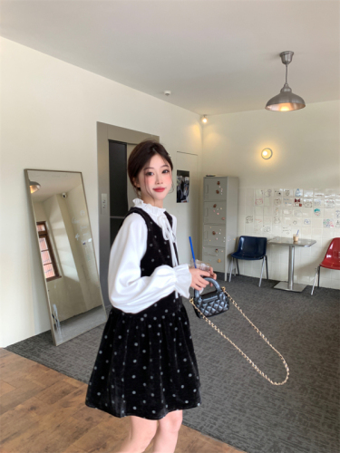 Real shot of early spring sweet lace collar white shirt + round neck big polka dot sleeveless dress