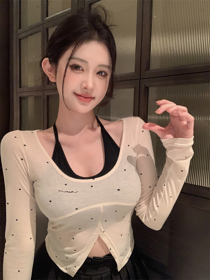 Real shot of fake two-piece polka-dot printed halterneck long-sleeved sweet hottie short top