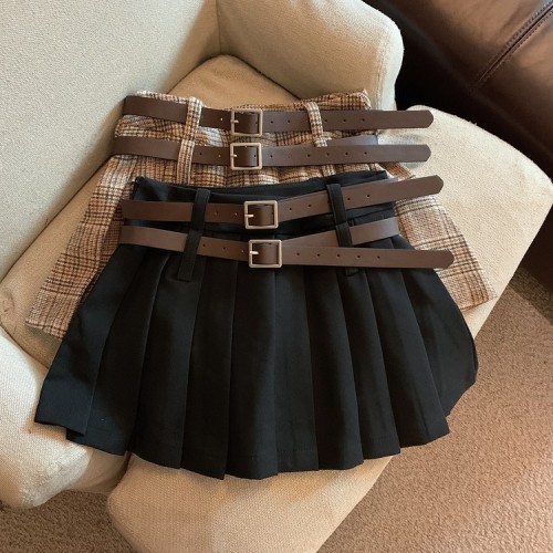 Real shot of a high waist pleated skirt in autumn and winter fashion hot girl short skirt