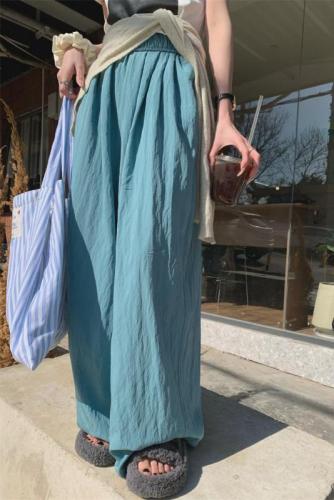 Real shot of early spring slimming and wrinkle-resistant cream-colored casual pants with sun protection Yamamoto pants